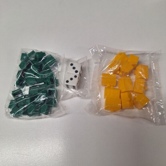 1998 Bass Fishing Monopoly Game Pieces Houses Hotels Greenbay Packers Vintage - Picture 4 of 4